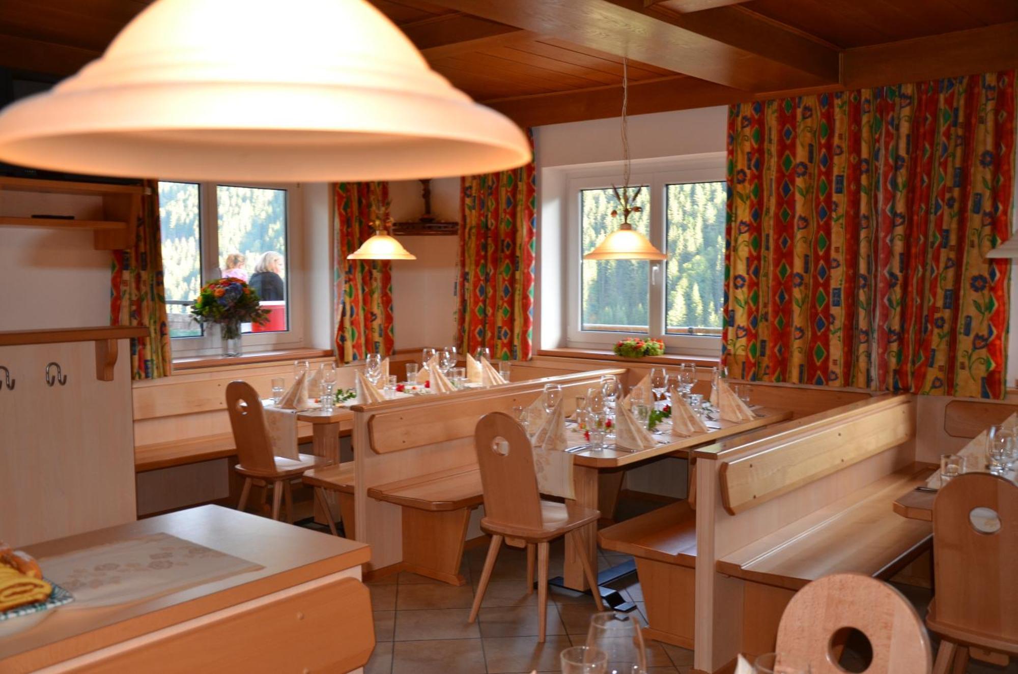 Ski In-Ski Out - Gaestehaeuser Saalbach-Hinterglemm - Wallegghof Christianhof Exterior photo