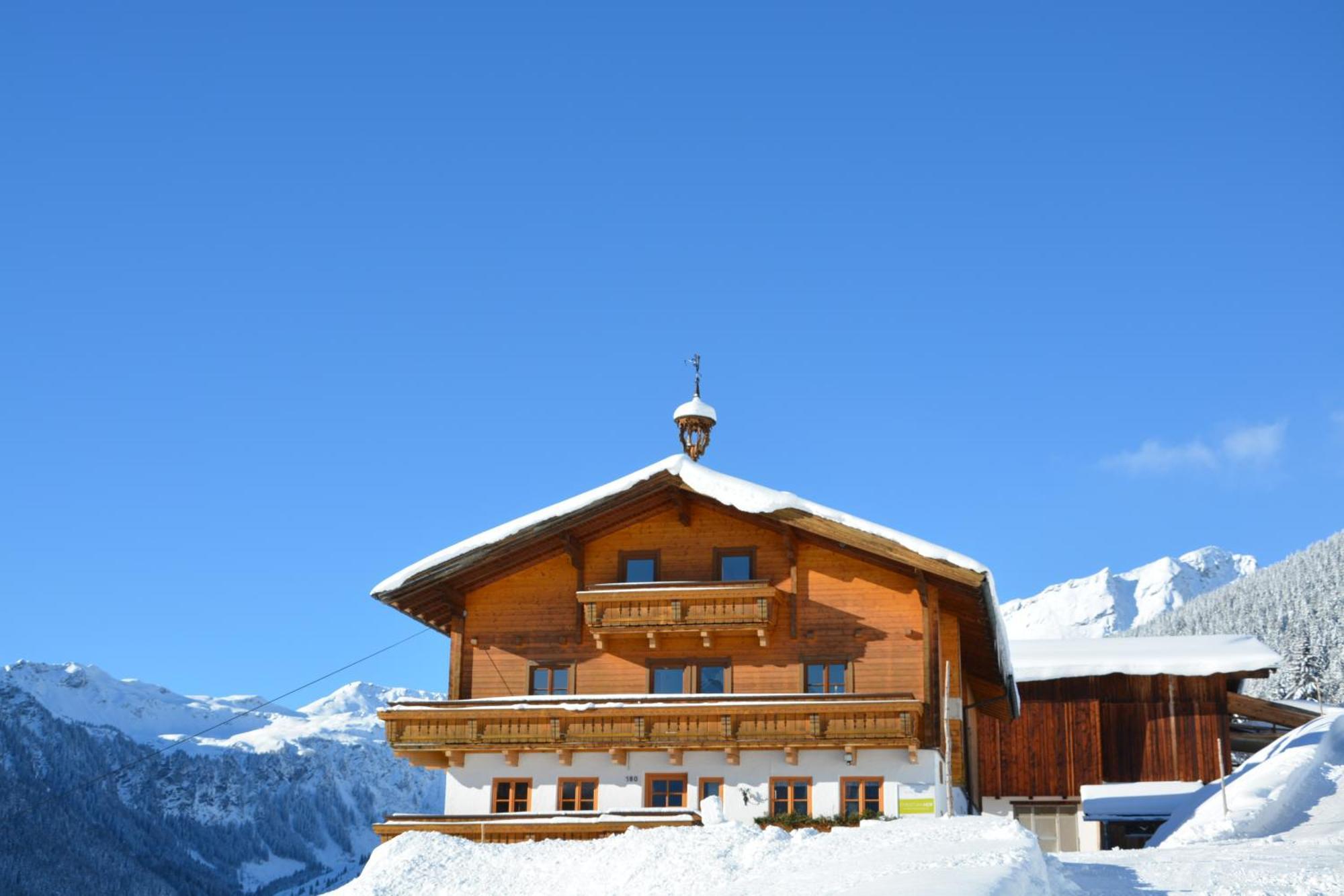 Ski In-Ski Out - Gaestehaeuser Saalbach-Hinterglemm - Wallegghof Christianhof Exterior photo