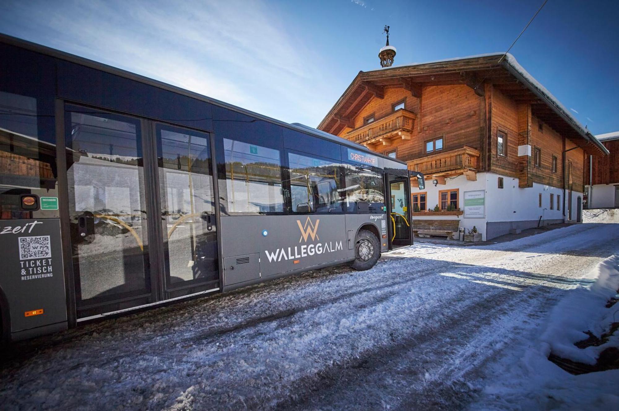 Ski In-Ski Out - Gaestehaeuser Saalbach-Hinterglemm - Wallegghof Christianhof Exterior photo